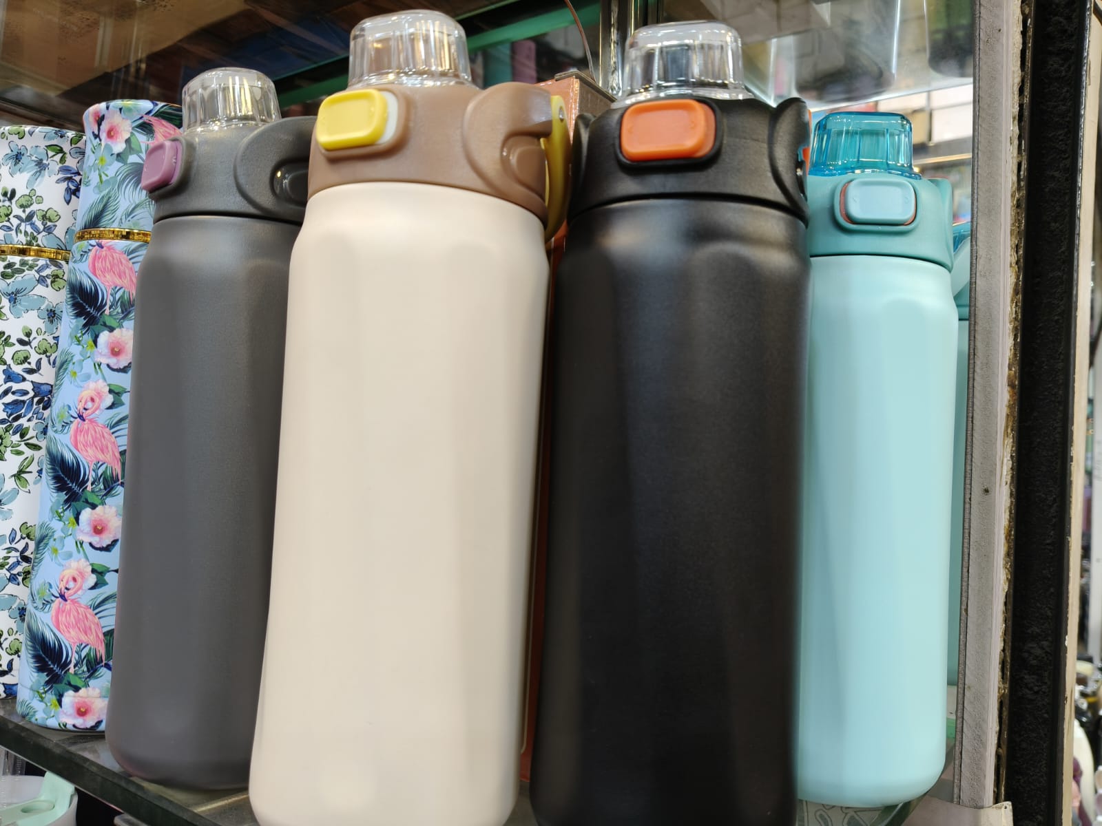 700ML Vacuum Insulated Stainless Steel Bottle – Keeps Liquids Hot for 12 Hours, Cold for 18 Hours - Image 4