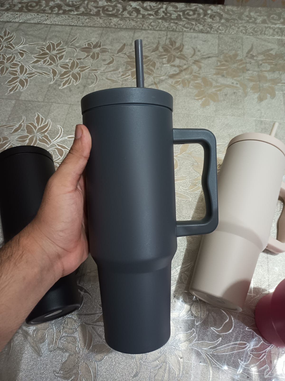 Insulated Tumblers with Handle & Straw 1200 ml - Image 7