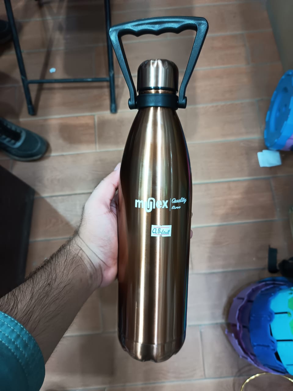 1000ML Vacuum Insulated Stainless Steel Bottle with Handle - Image 2