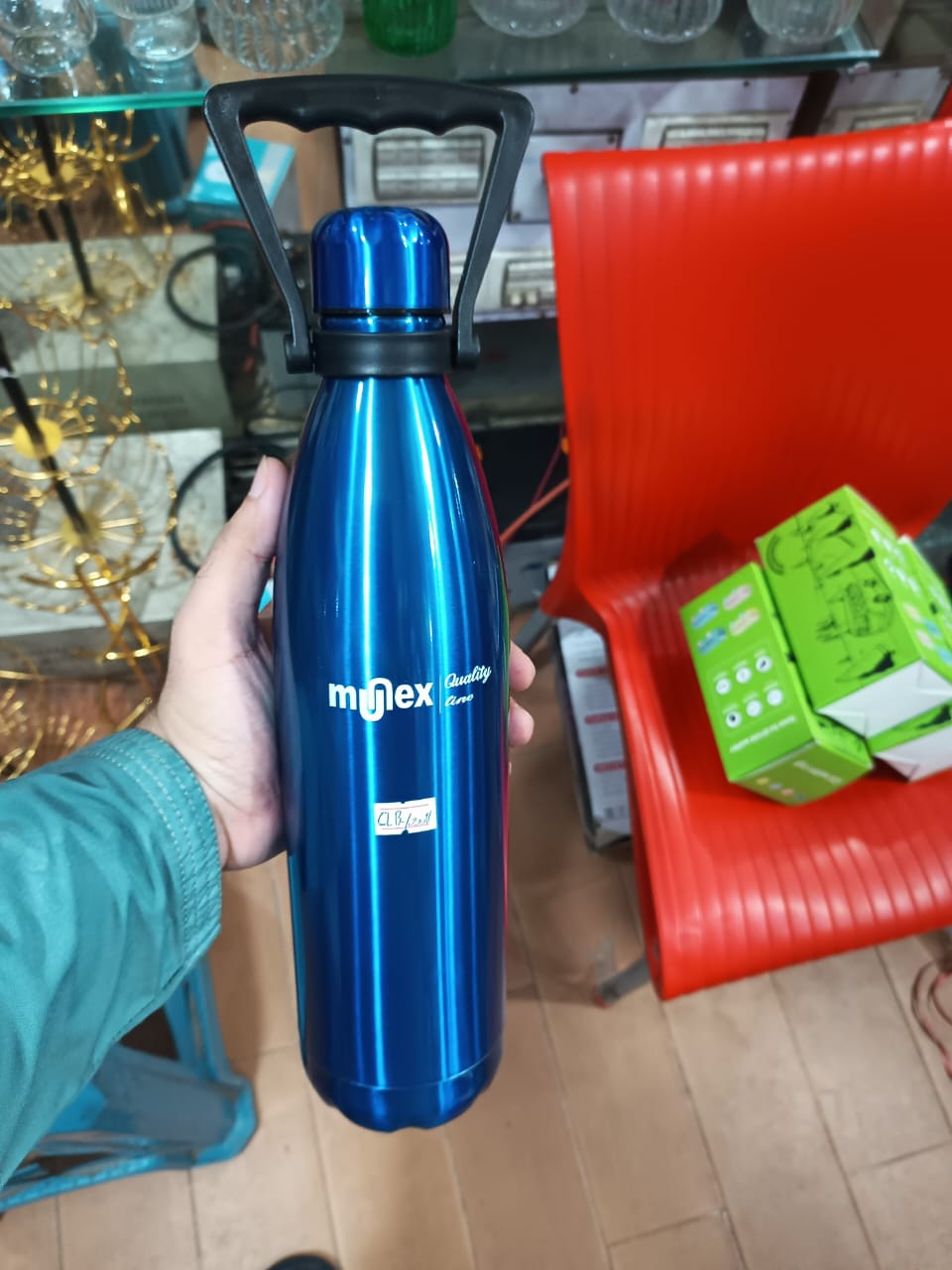 1000ML Vacuum Insulated Stainless Steel Bottle with Handle - Image 3