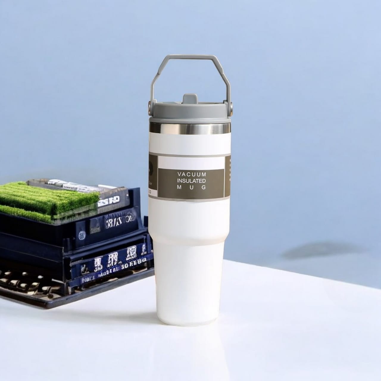 Vacuum Insulated Mug with 3-Way Lid & Handle – 890ML - Image 5