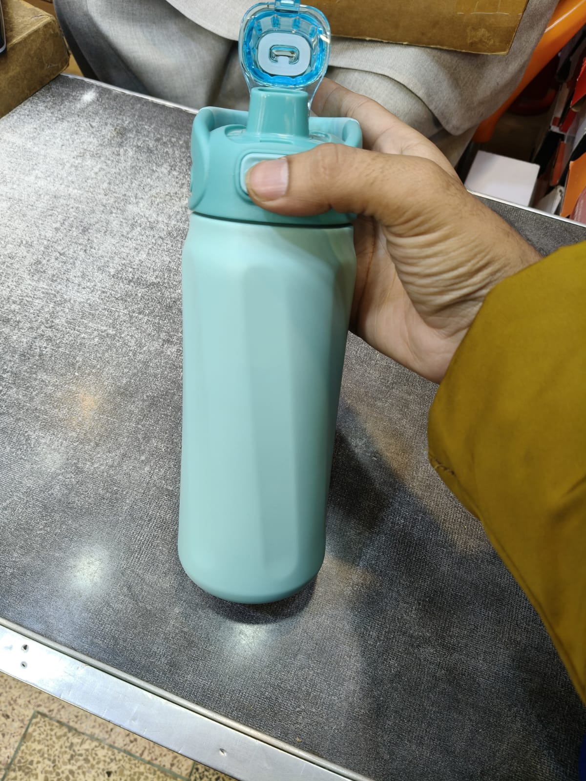 700ML Vacuum Insulated Stainless Steel Bottle – Keeps Liquids Hot for 12 Hours, Cold for 18 Hours - Image 3